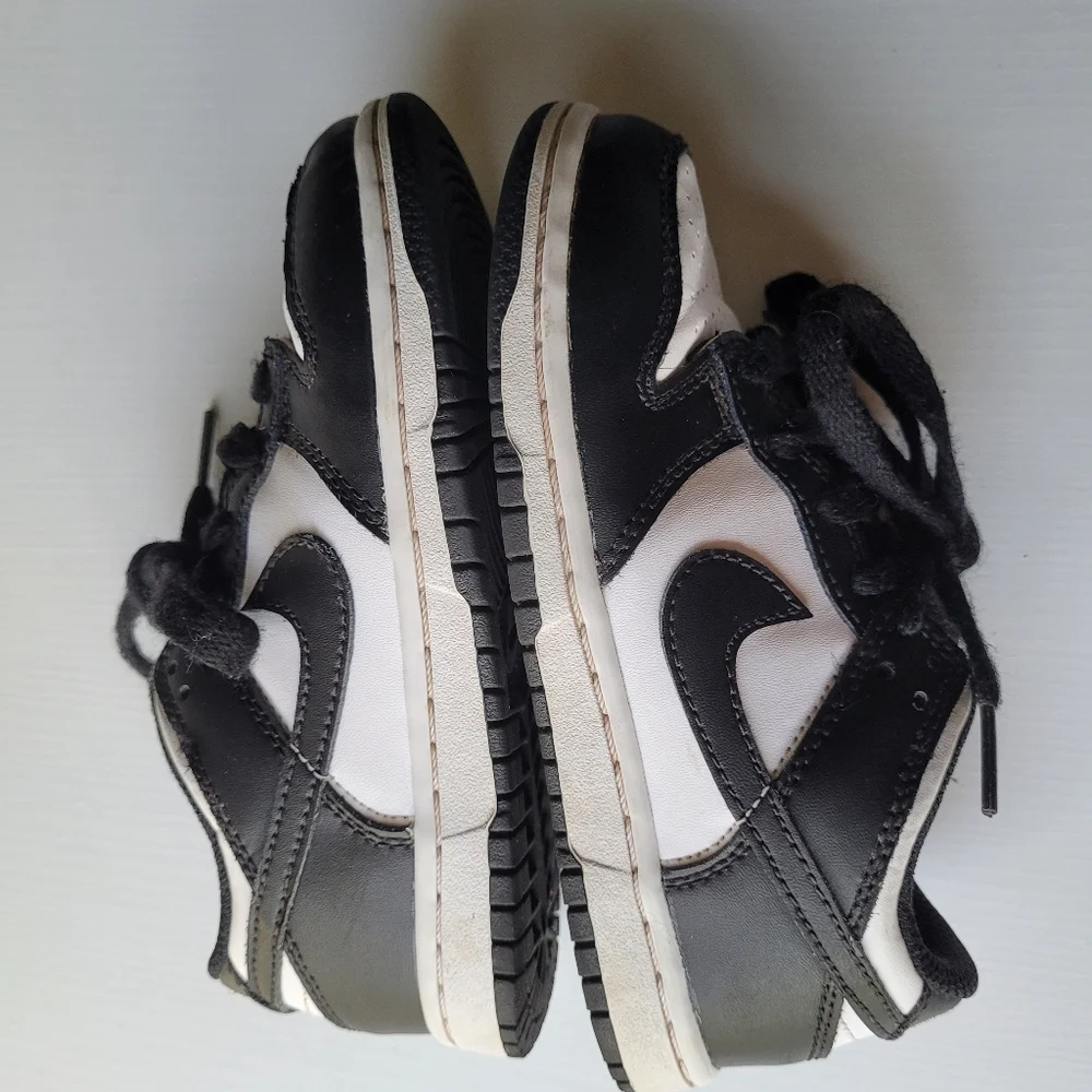 Nike Black and White Sneakers Classic Low-Top Design